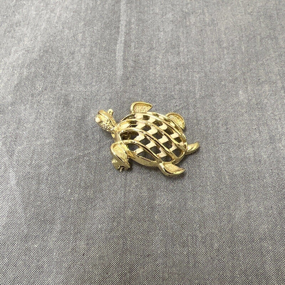 VINTAGE SIGNED GERRY'S GOLD TONE TURTLE PIN 1 1/2" EXCELLENT FS Benefits Charity